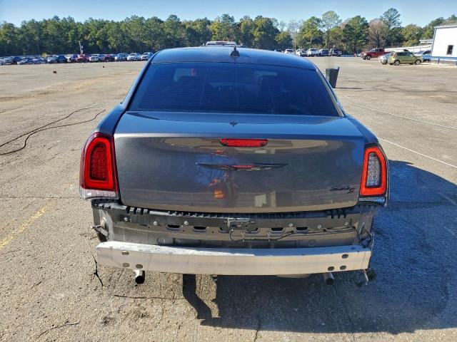 Chrysler 300 S Image 2