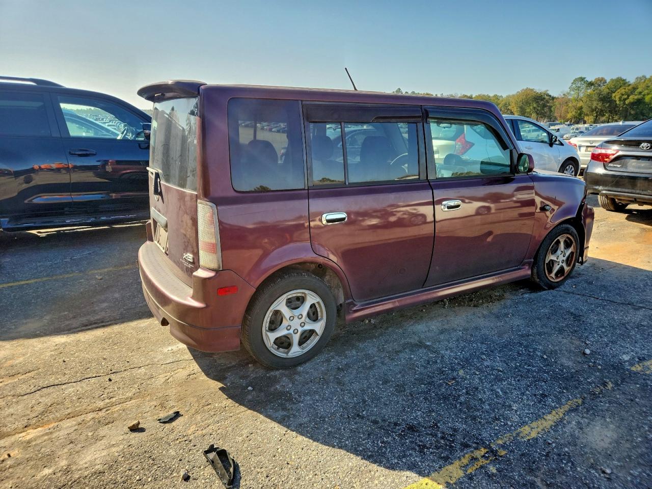 Toyota Scion Xb Image 2