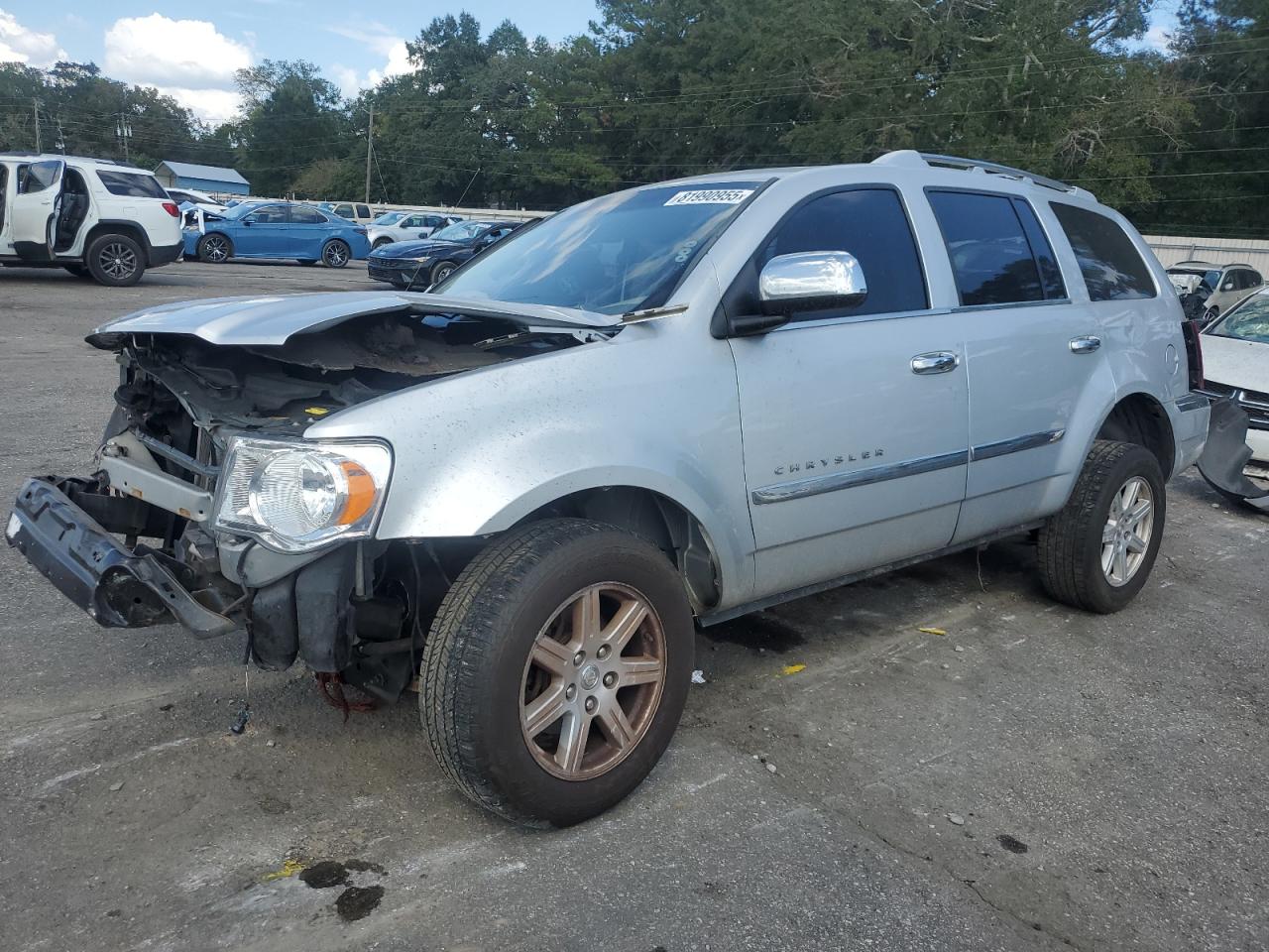 Chrysler Aspen Limited Image 1