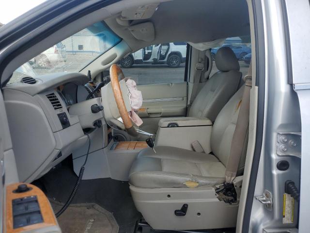 Chrysler Aspen Limited Image 8