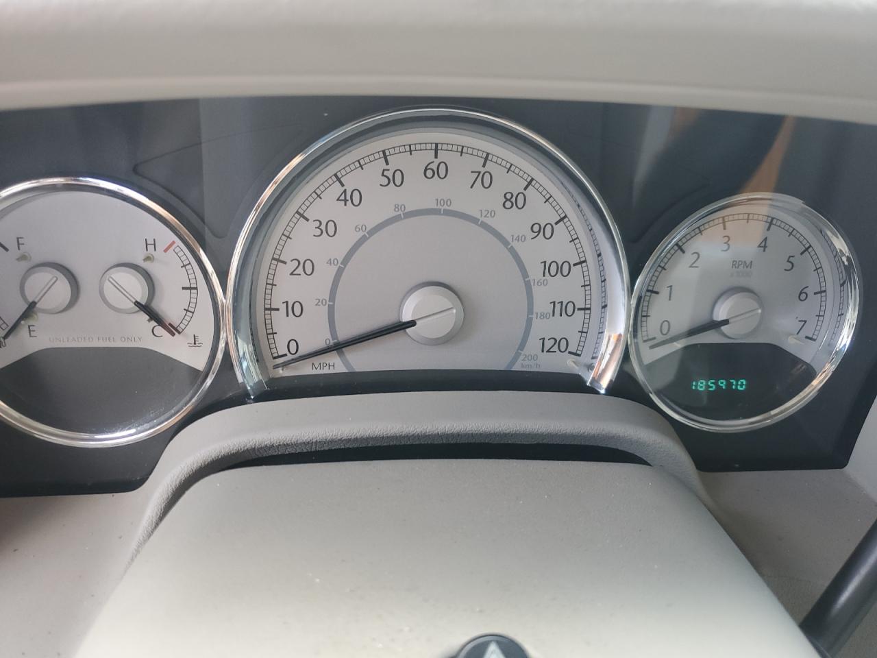 Chrysler Aspen Limited Image 13