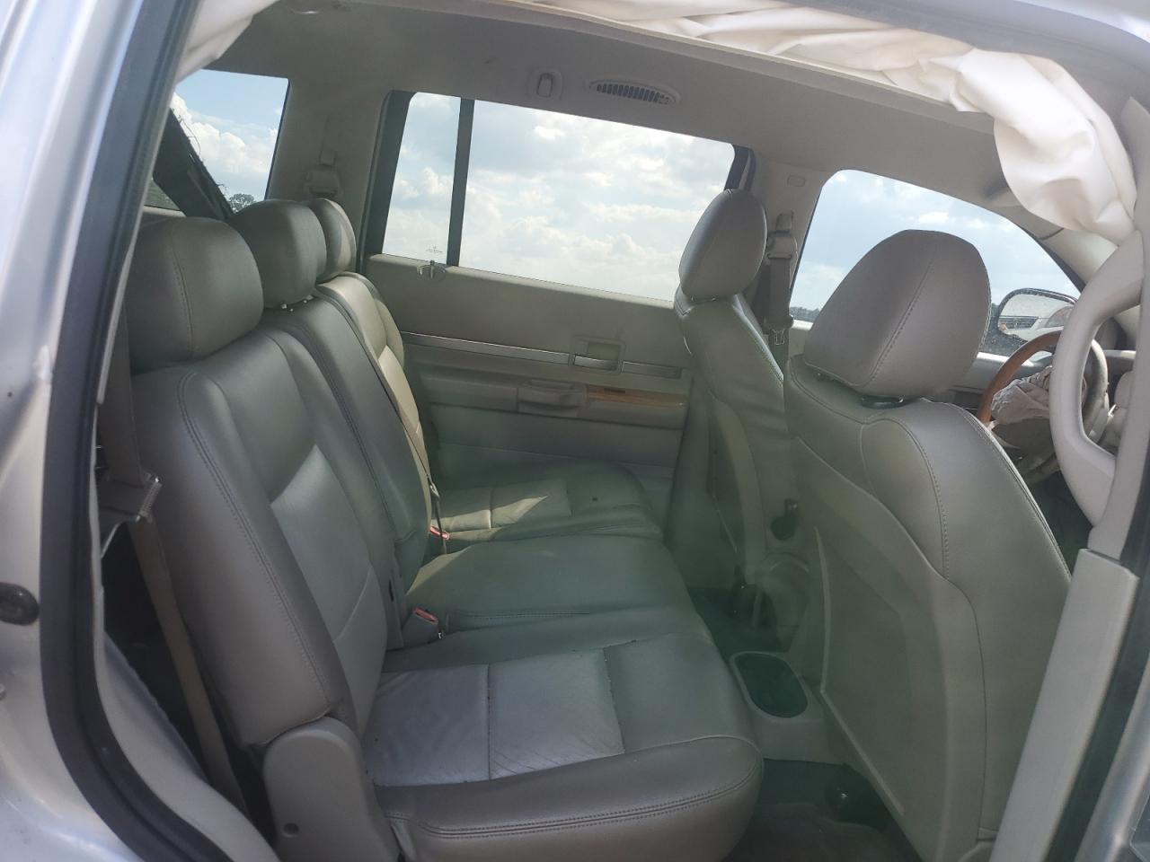 Chrysler Aspen Limited Image 5