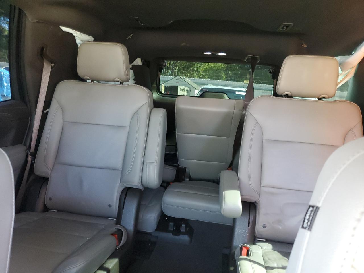 Chevrolet Tahoe C1500 Lt Image 9