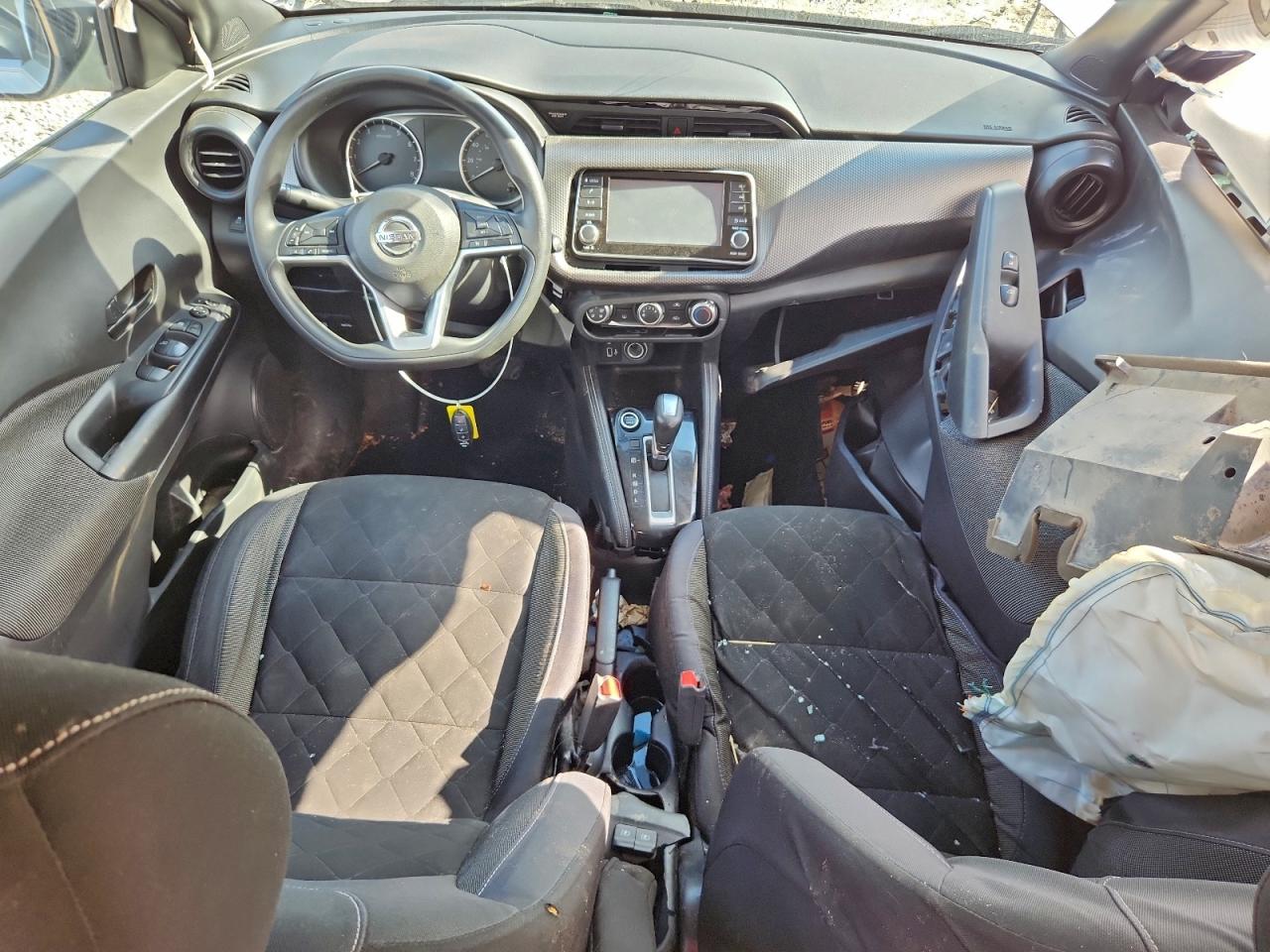 Nissan Kicks S Image 2