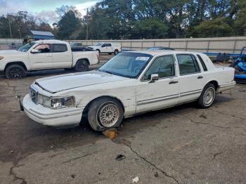  Salvage Lincoln Towncar