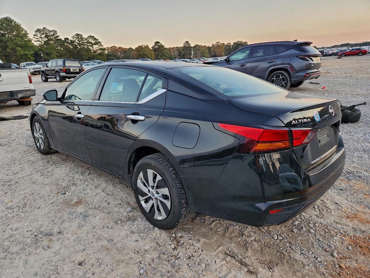 Nissan Altima S Image 2