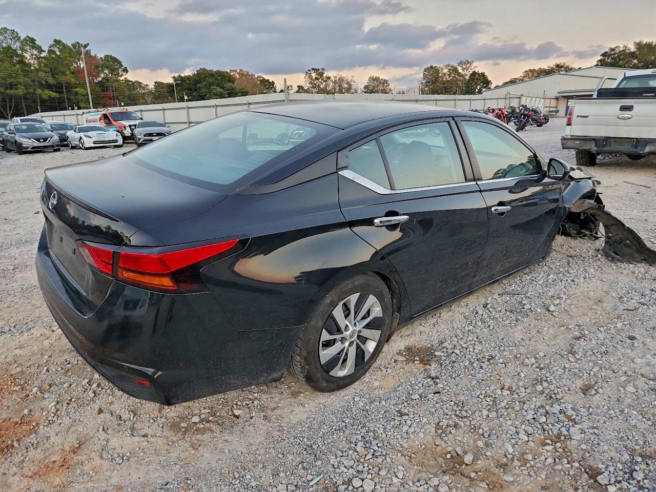 Nissan Altima S Image 3