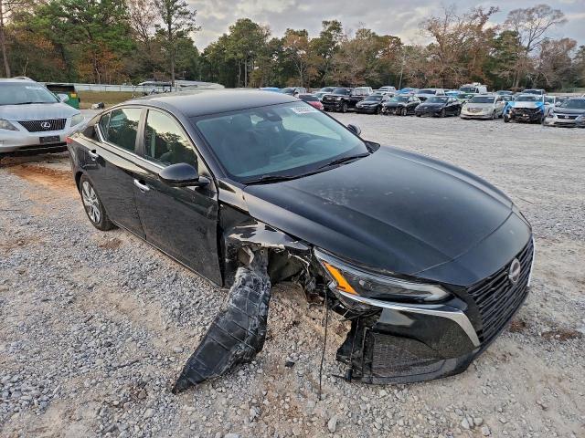 Nissan Altima S Image 8