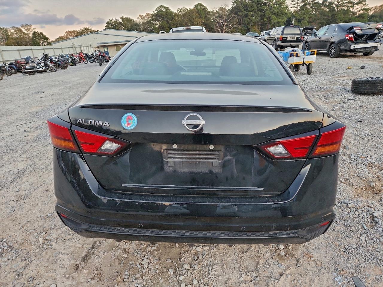 Nissan Altima S Image 7