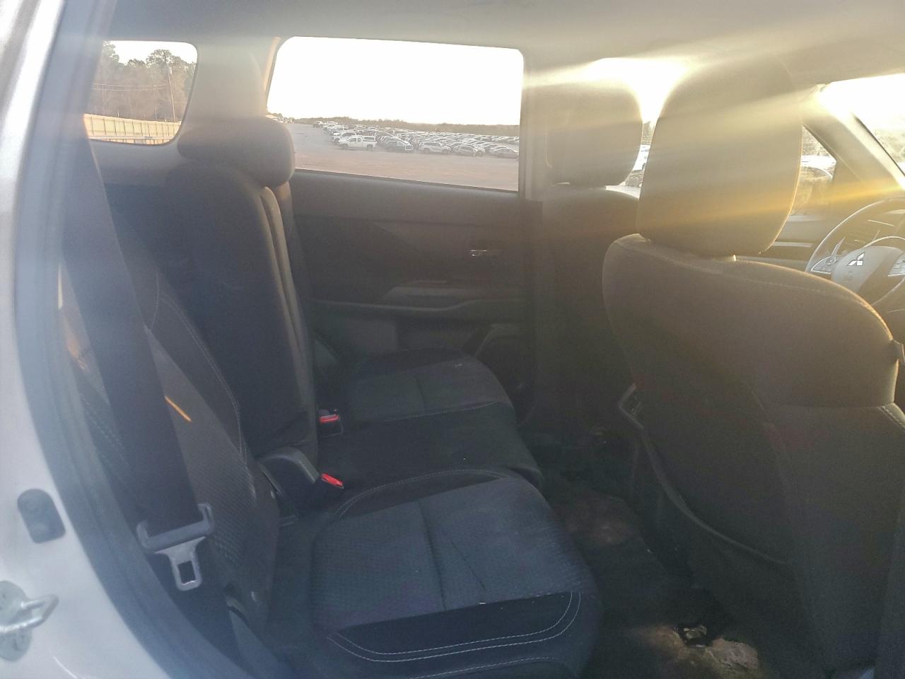 Mitsubishi Outlander Es Image 12