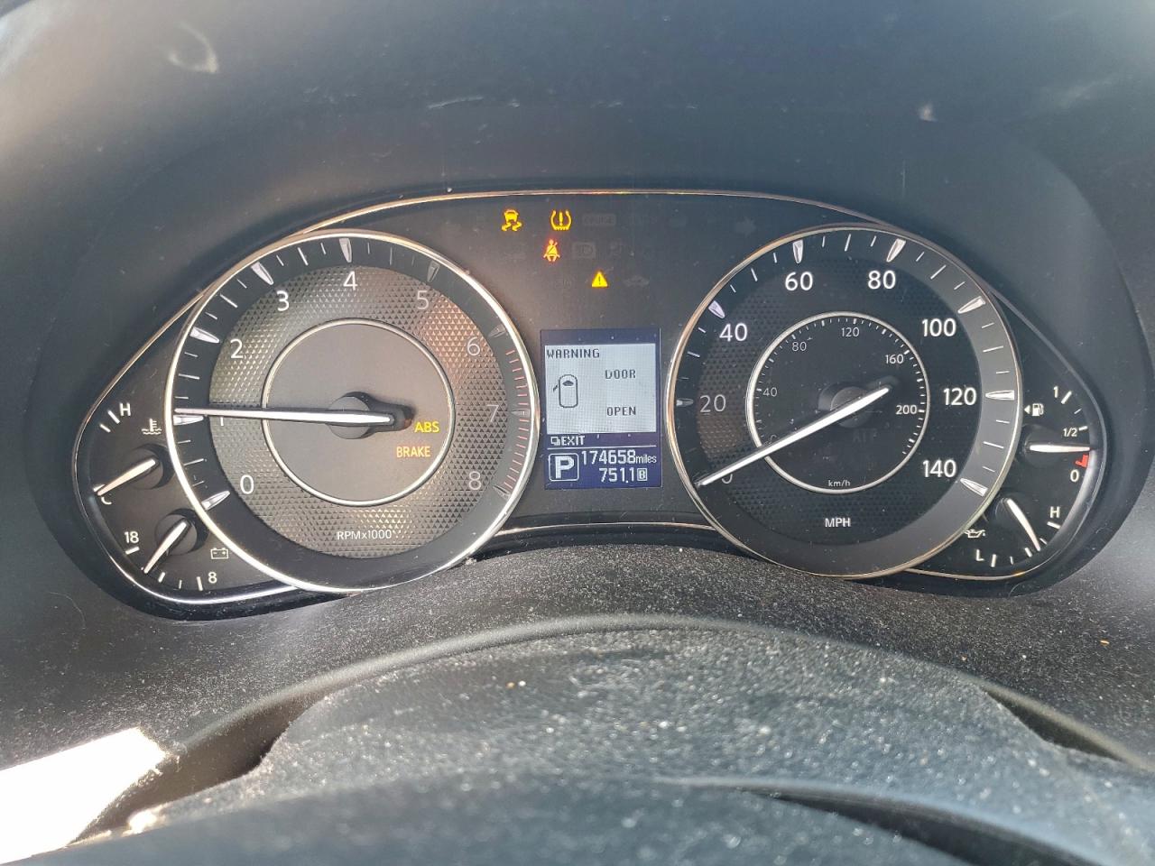 Nissan Armada Sv Image 11