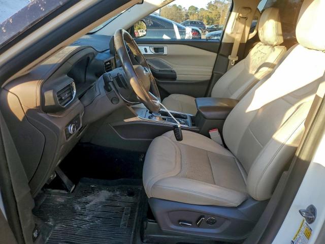 Ford Explorer Platinum Image 5