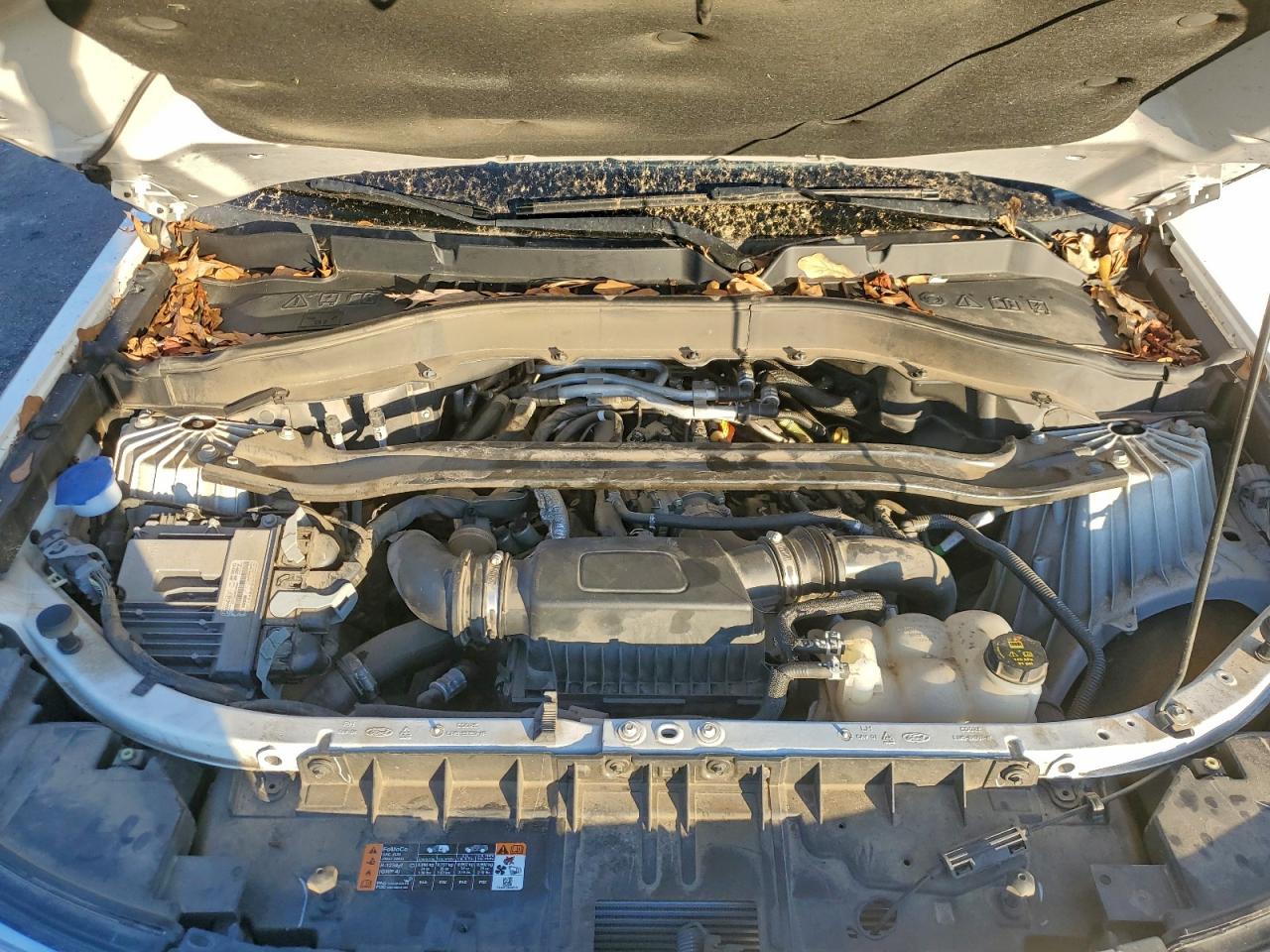 Ford Explorer Platinum Image 12