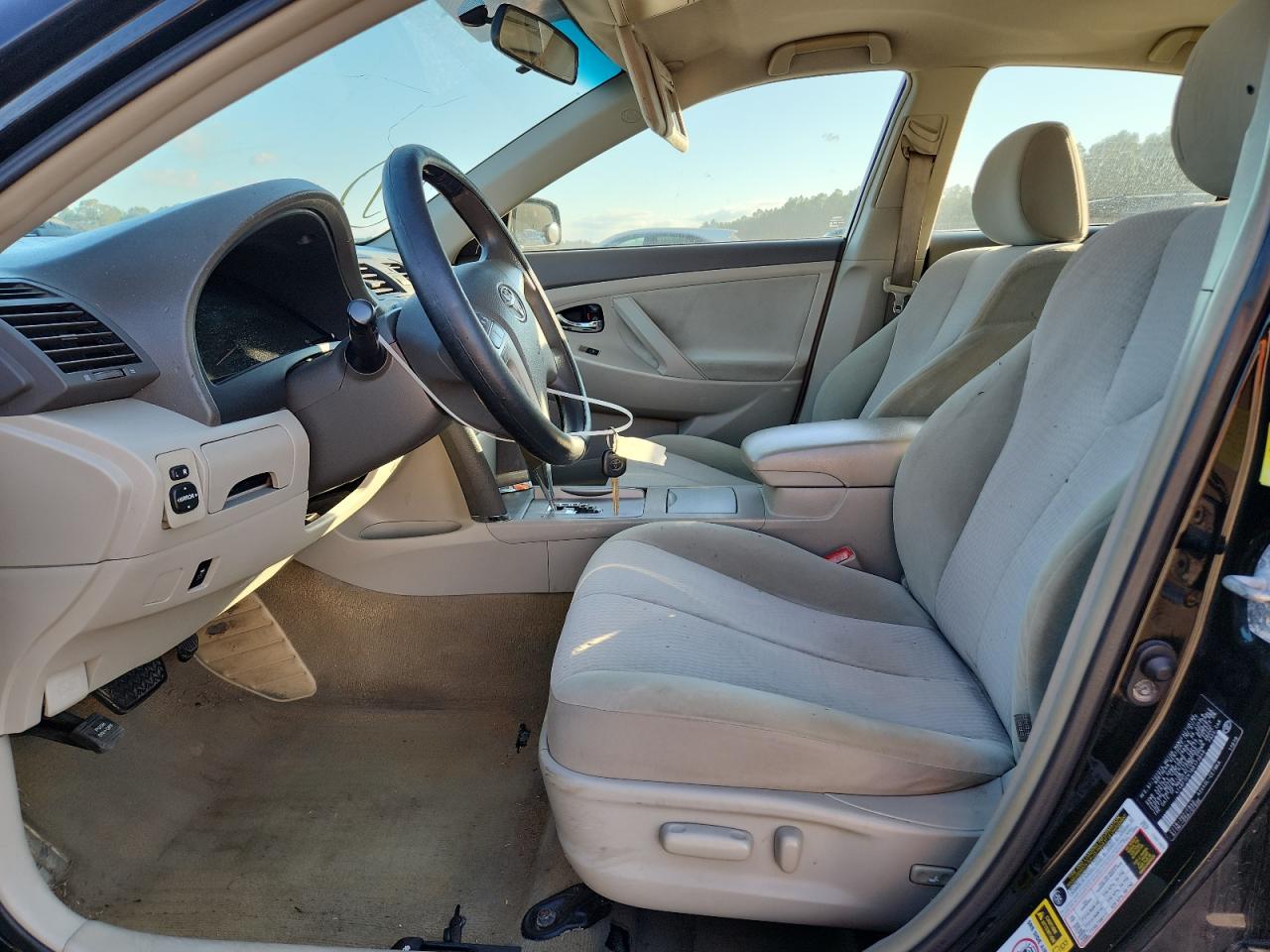 Toyota Camry Base Image 6