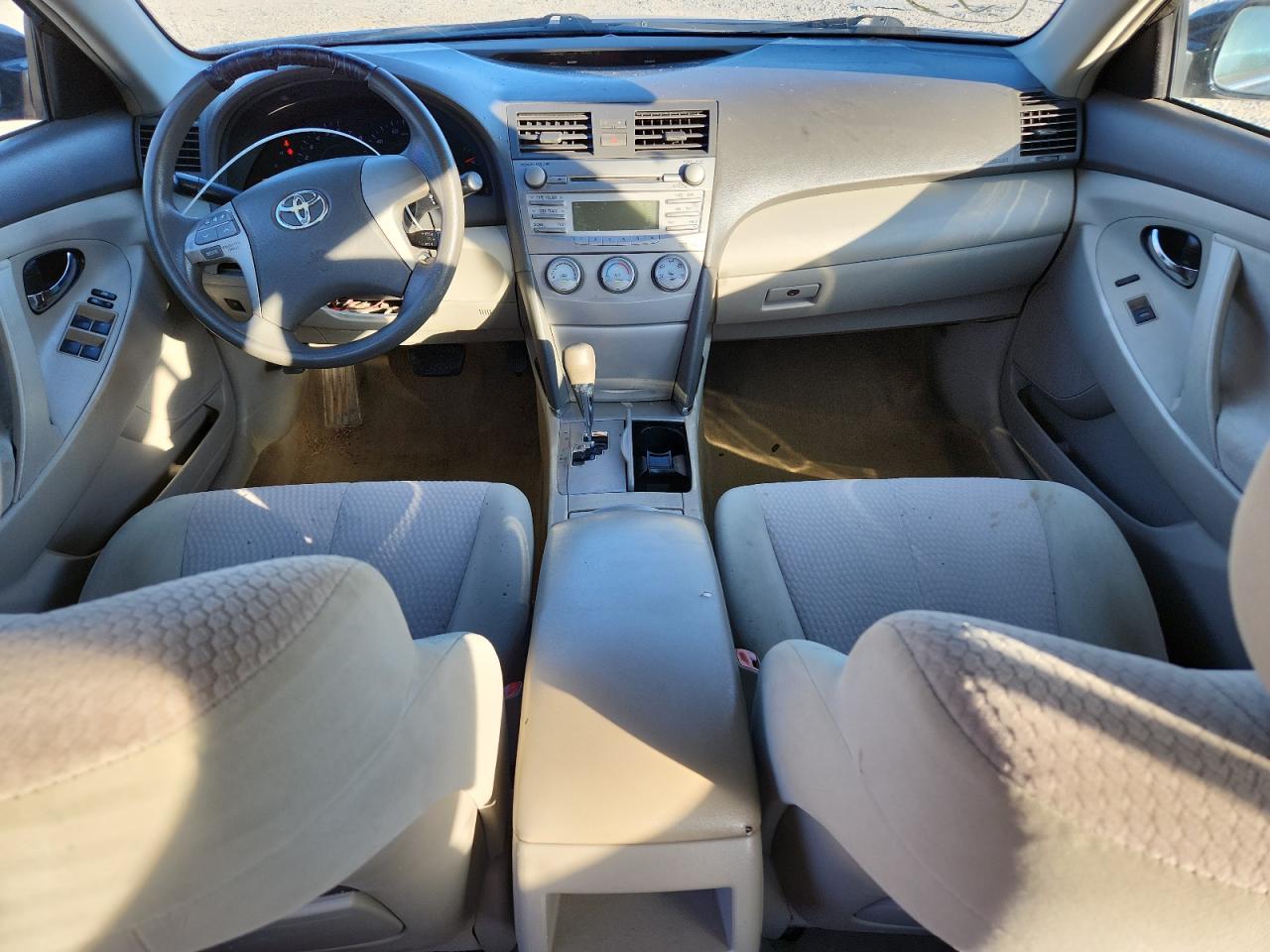 Toyota Camry Base Image 12