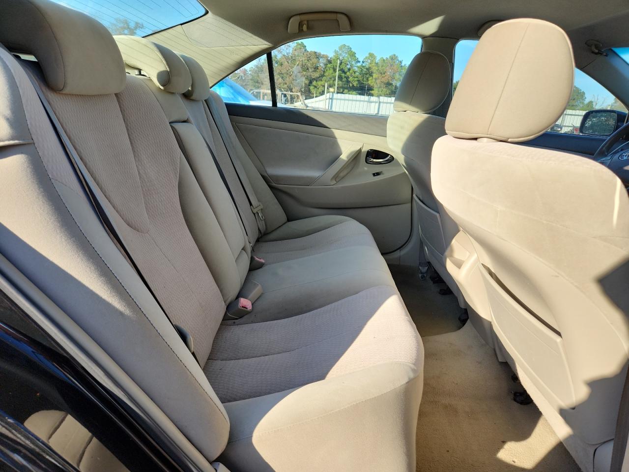 Toyota Camry Base Image 7