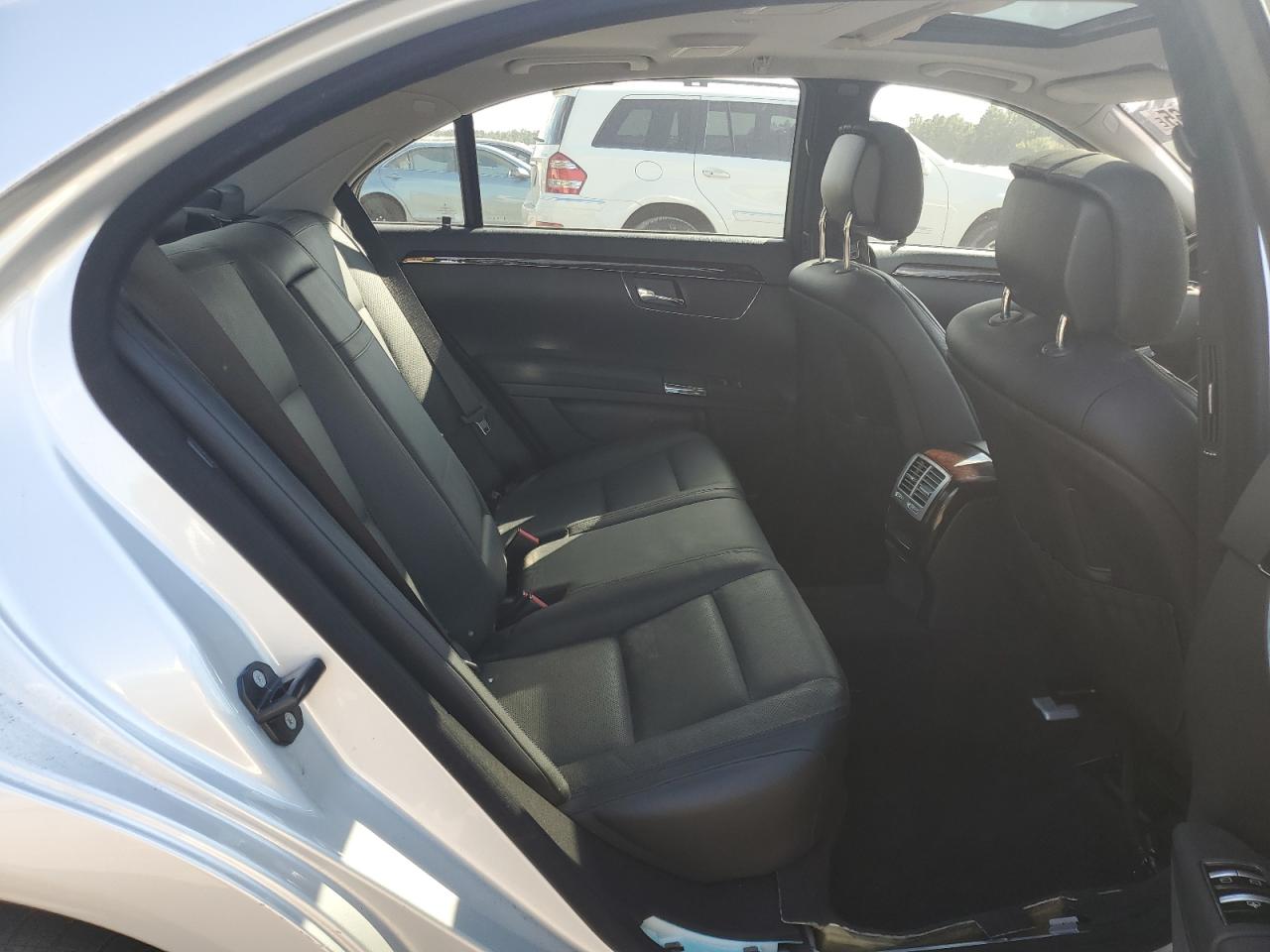 Mercedes-Benz S-Class 550 Image 11