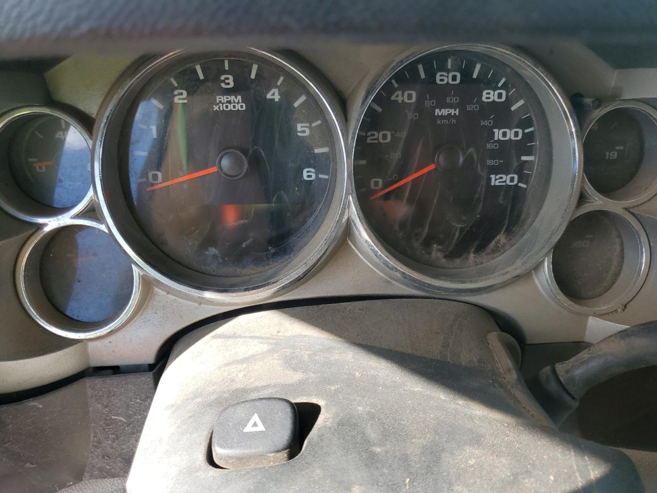 Chevrolet Silverado K1500 Image 3