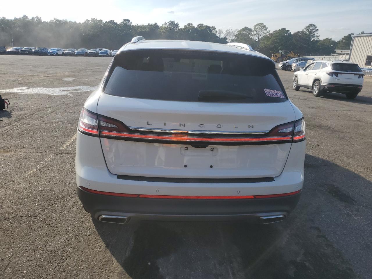 Lincoln Nautilus Reserve Image 4