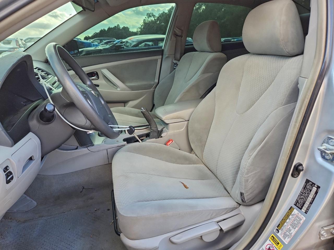 Toyota Camry Ce Image 5