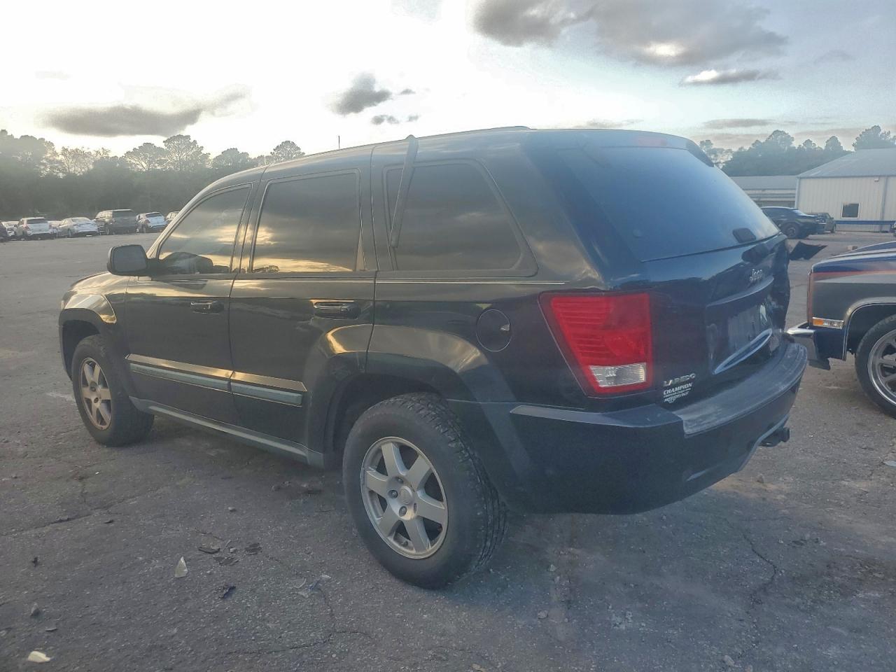 Jeep Grand Cherokee Laredo Image 3