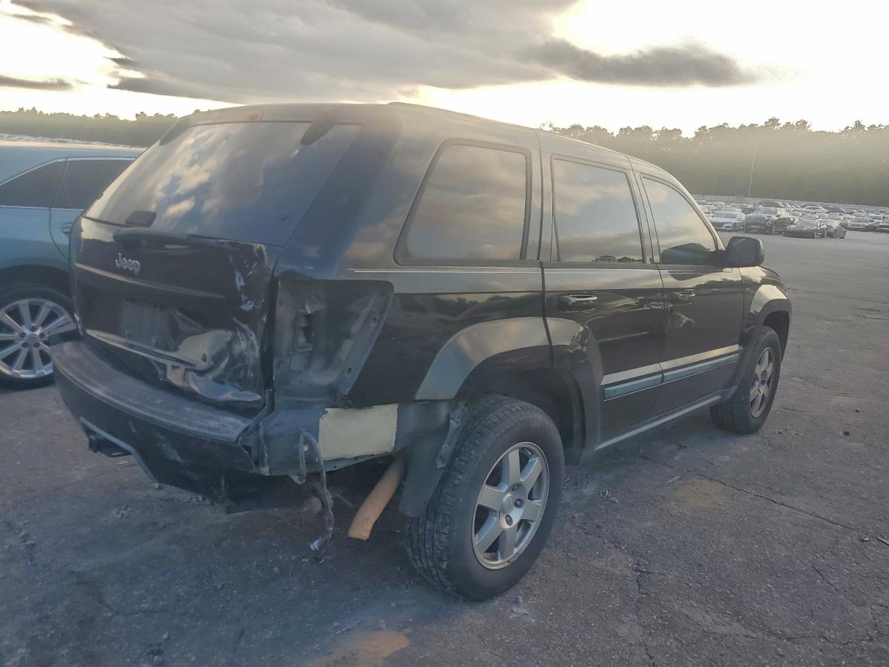 Jeep Grand Cherokee Laredo Image 2