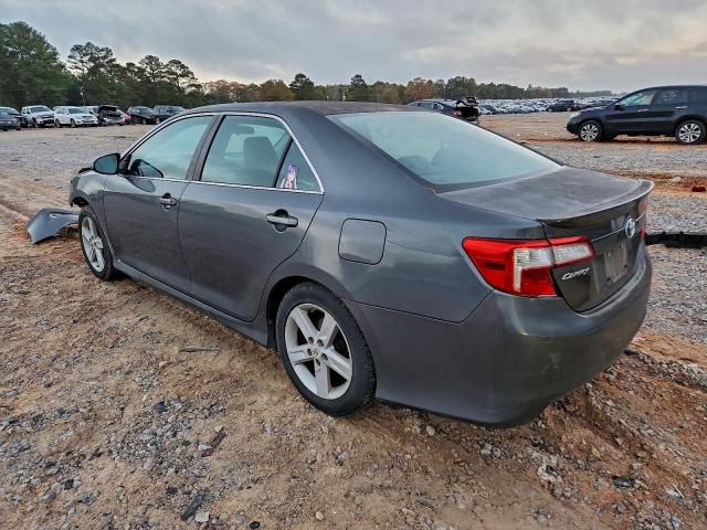 Toyota Camry Base Image 6