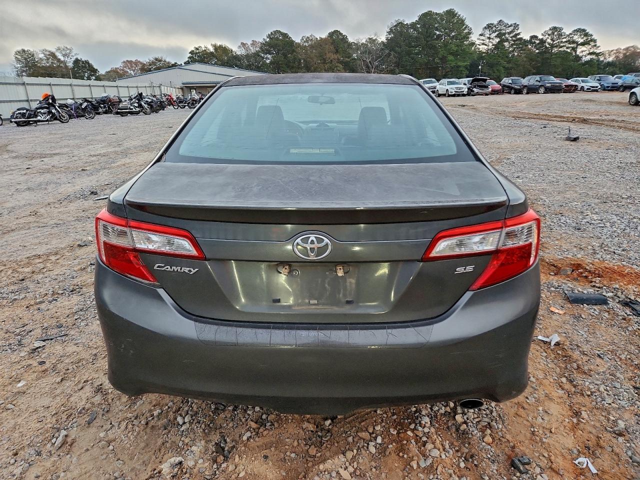 Toyota Camry Base Image 11