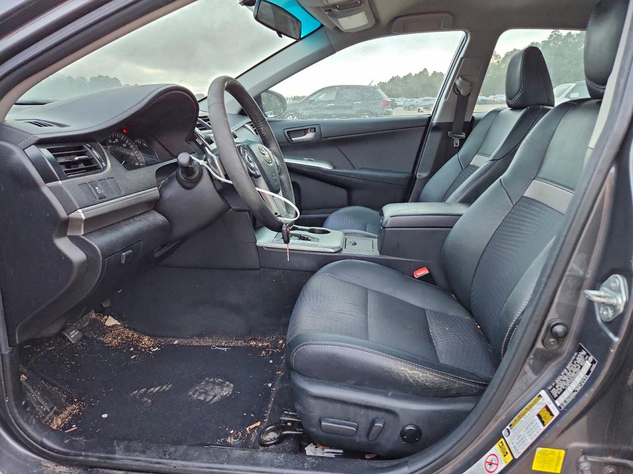 Toyota Camry Base Image 4
