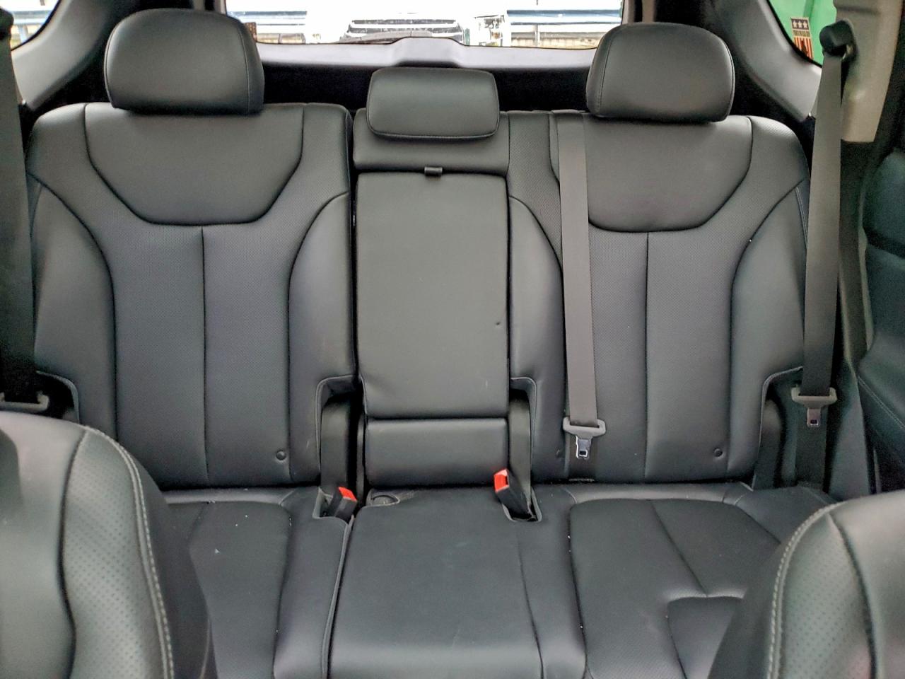 Hyundai SANTA FE Limited Image 2