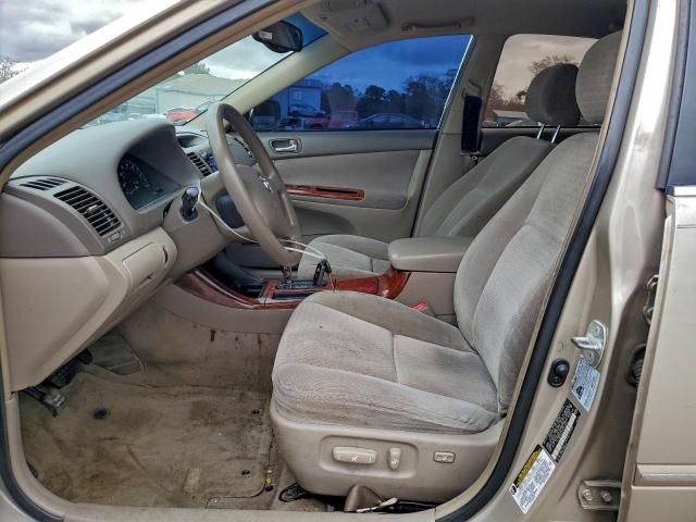 Toyota Camry Le Image 3