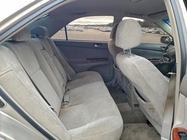 Toyota Camry Le Image 11