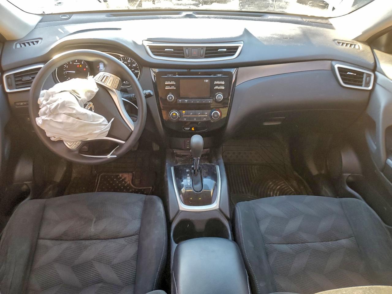 Nissan Rogue S Image 3