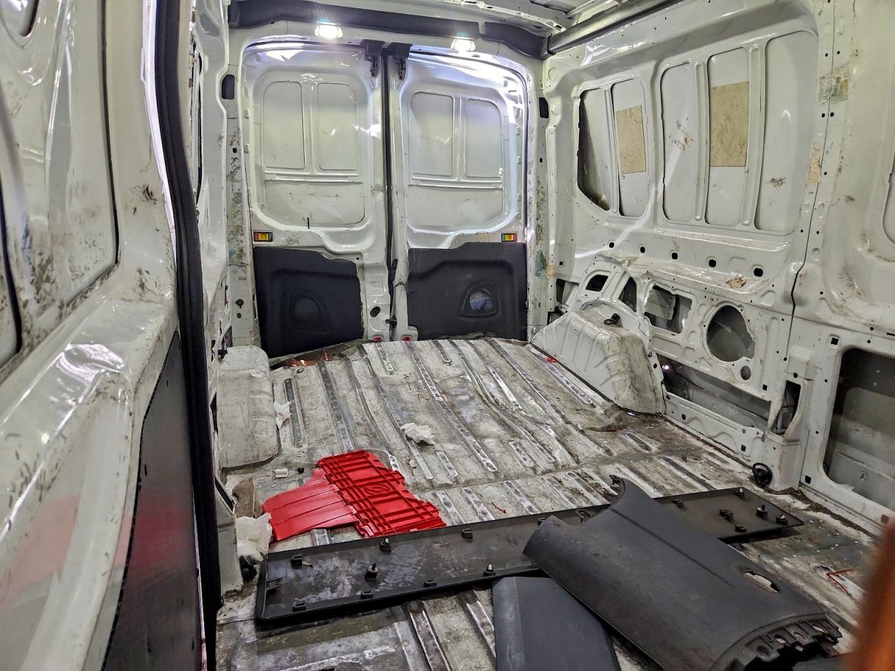 Ford Transit T-150 Image 5