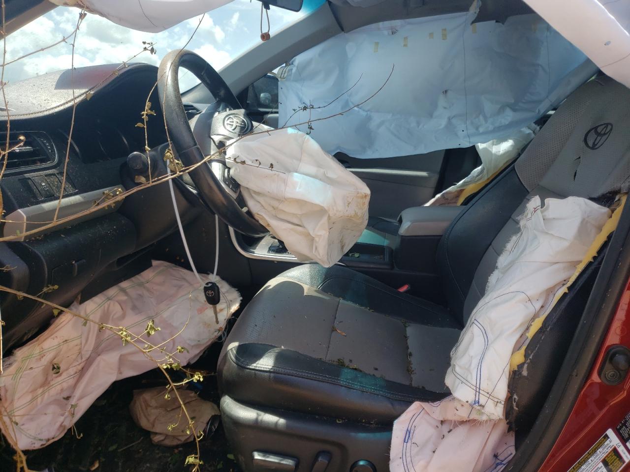 Toyota Camry Le Image 8