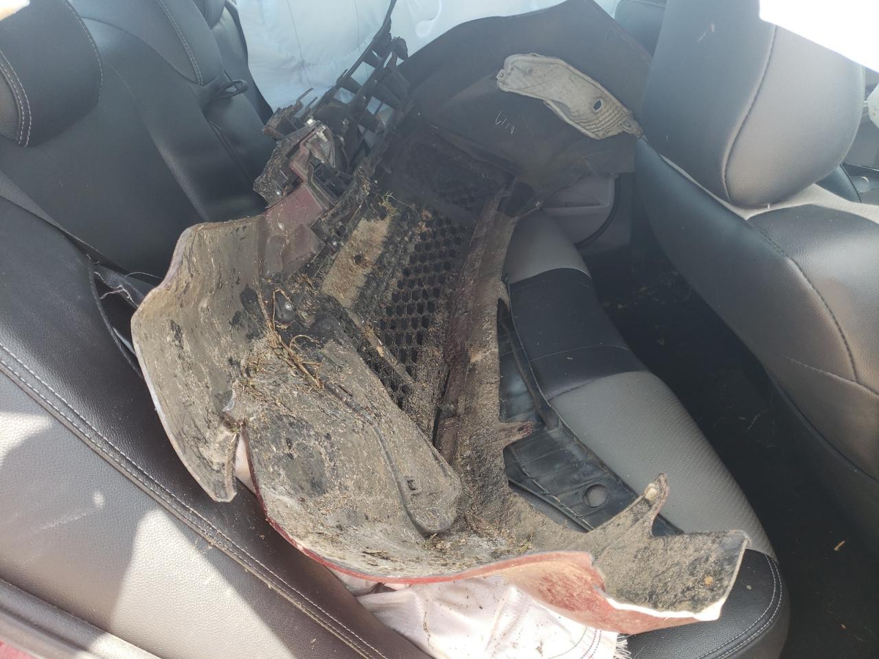 Toyota Camry Le Image 12