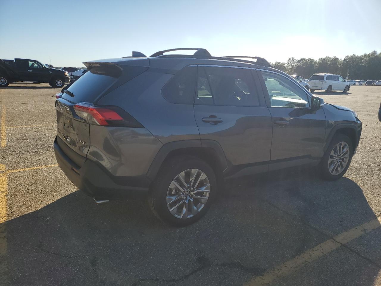 Toyota RAV4 Xle Premium Image 2