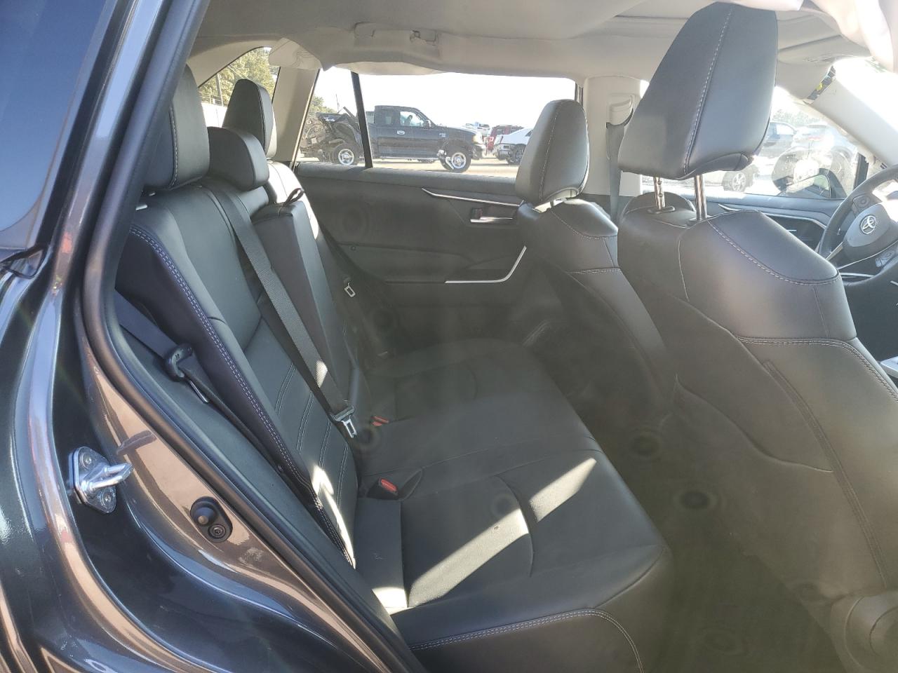 Toyota RAV4 Xle Premium Image 10