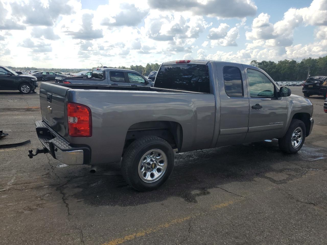 Chevrolet Silverado C1500 Image 11