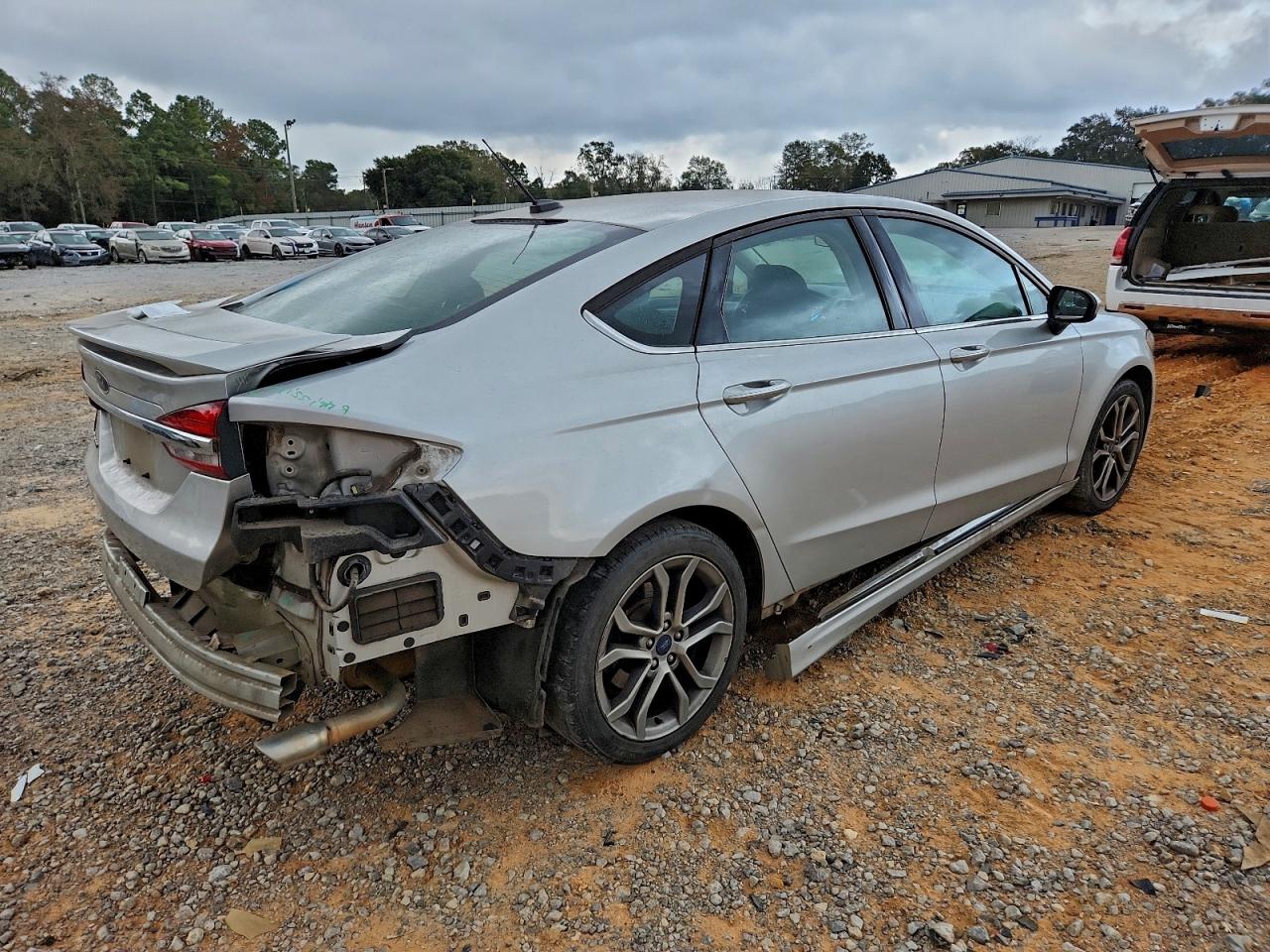 Ford Fusion S Image 2