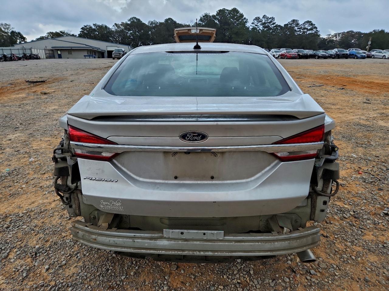 Ford Fusion S Image 8