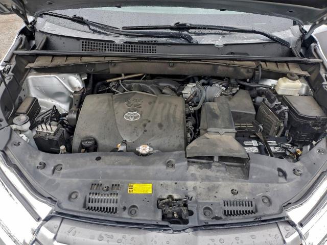 Toyota Highlander Se Image 13