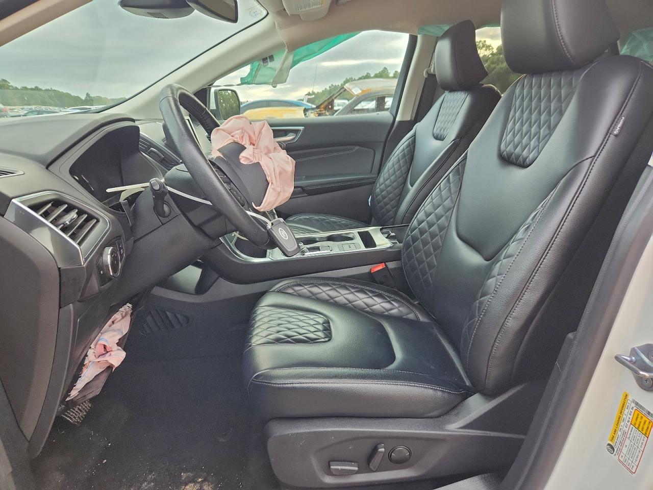 Ford Edge Titanium Image 3