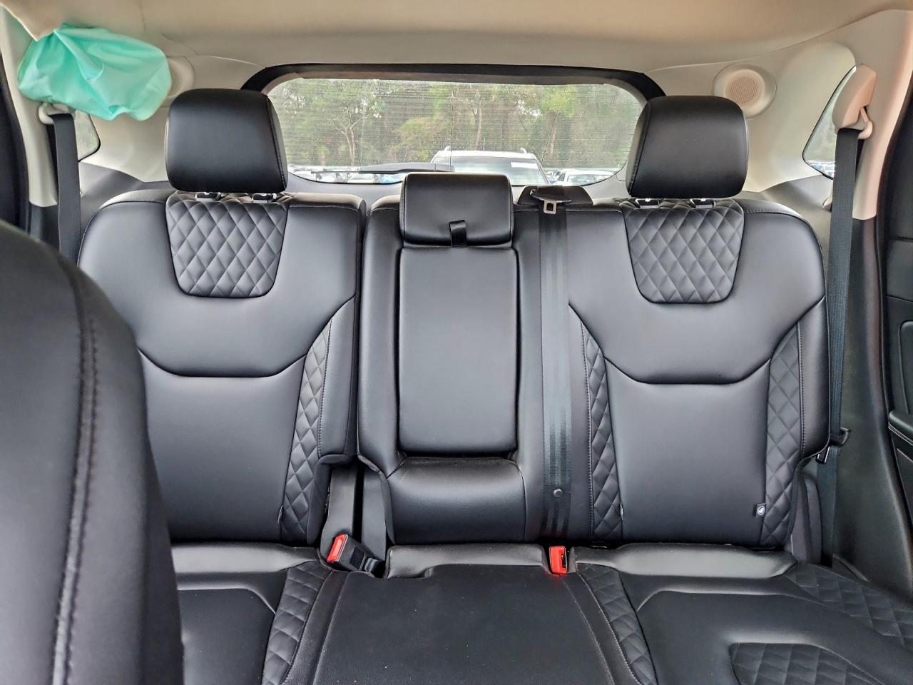 Ford Edge Titanium Image 8