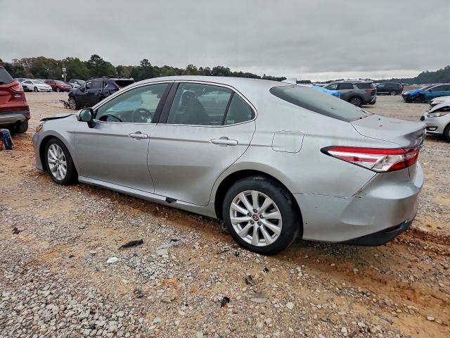 Toyota Camry Le Image 10