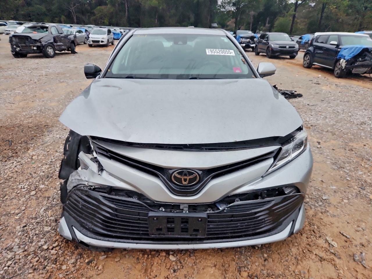 Toyota Camry Le Image 11