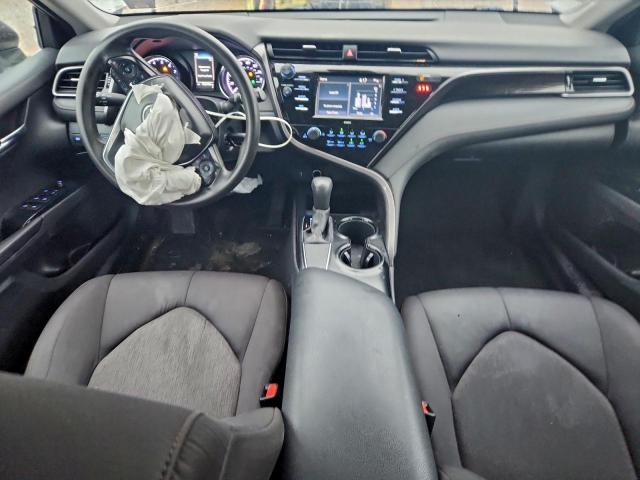 Toyota Camry Le Image 12