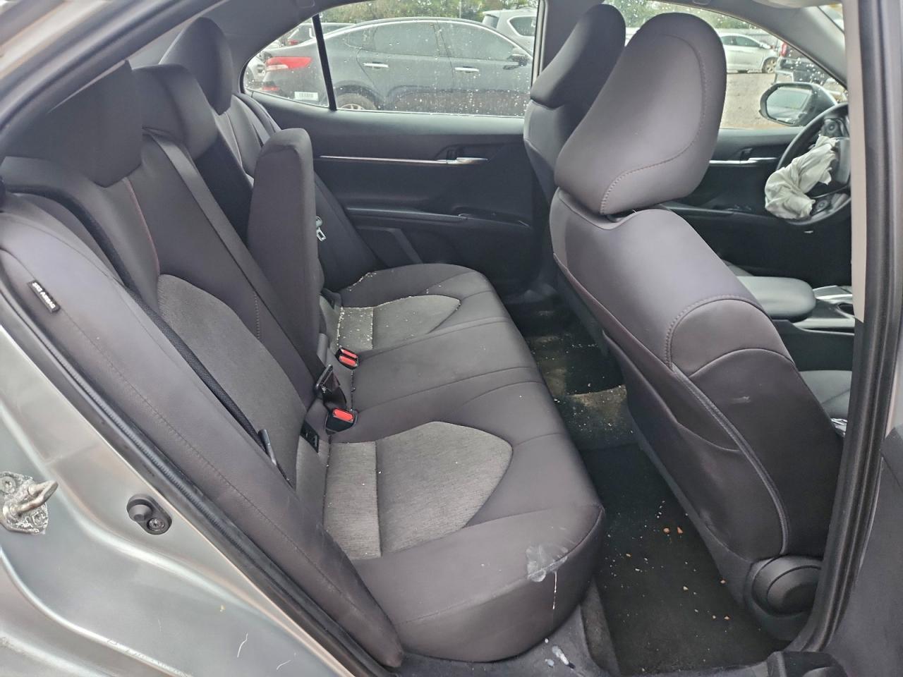 Toyota Camry Le Image 5