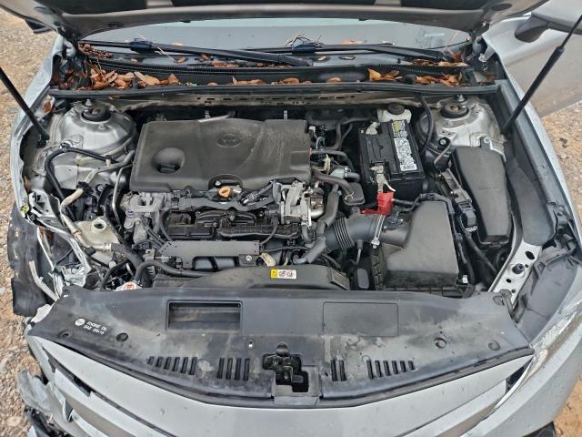 Toyota Camry Le Image 7