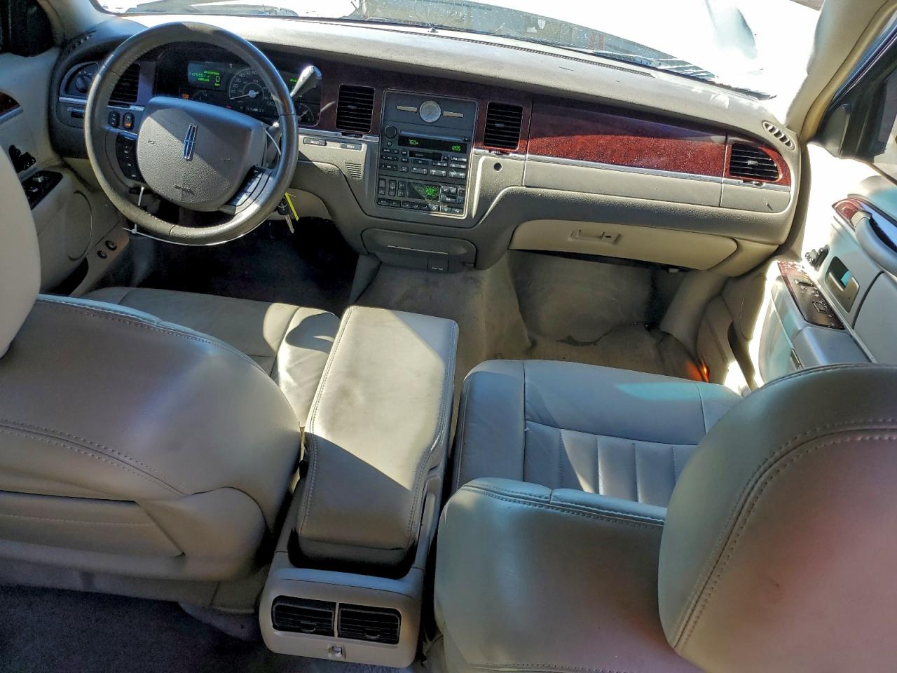 Lincoln Towncar Signature Image 10